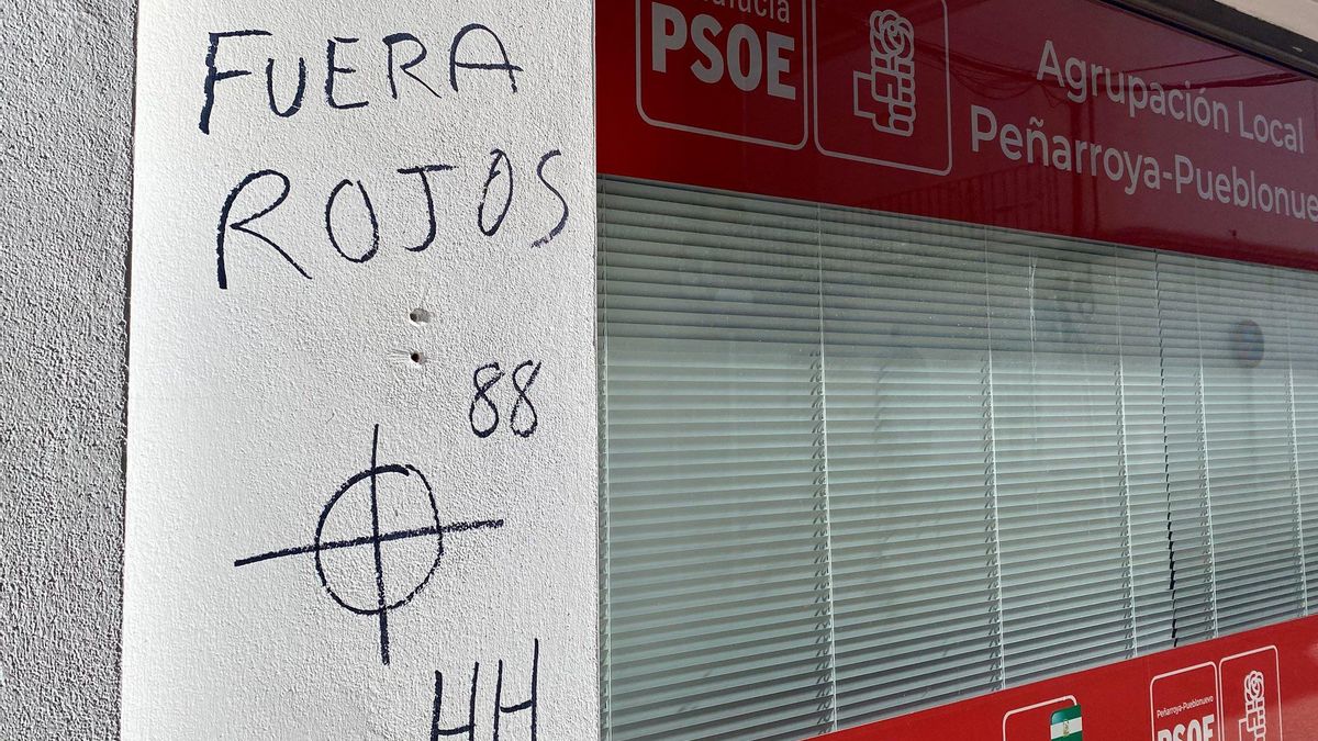 Vandalizan con proclamas y simbología nazi la sede del PSOE en Peñarroya