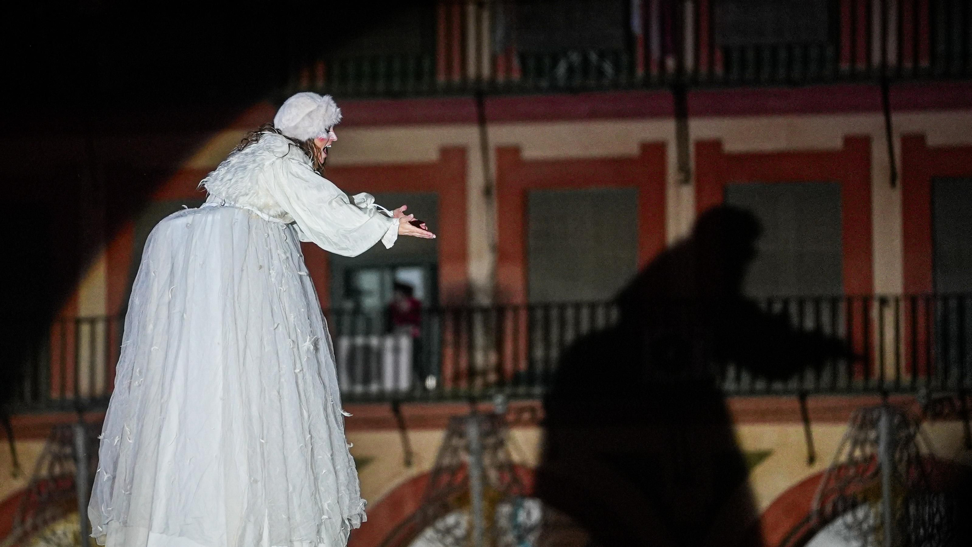 Espectáculo de acrobacias en la Corredera