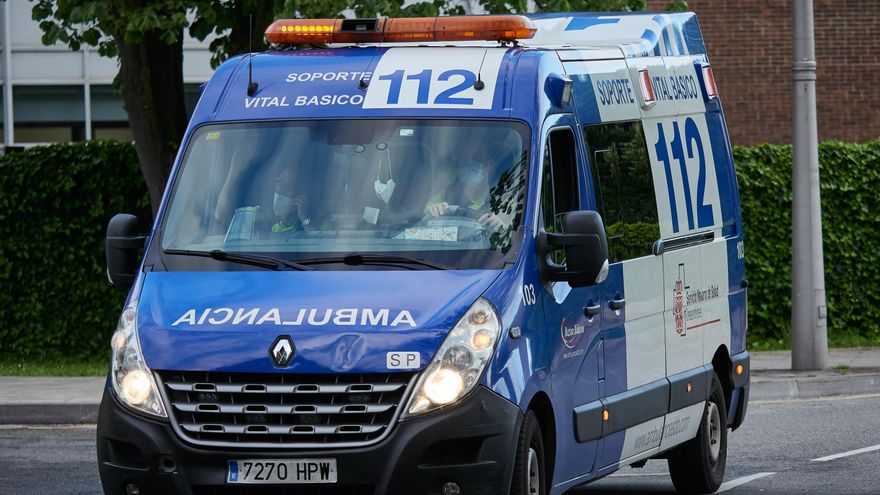 Archivo - Una ambulancia del 112 entra en el Hospital Universitario de Navarra