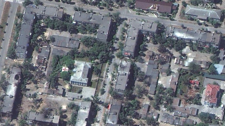 Edificios dañados en los alrededores de un hospital en Severodonetsk