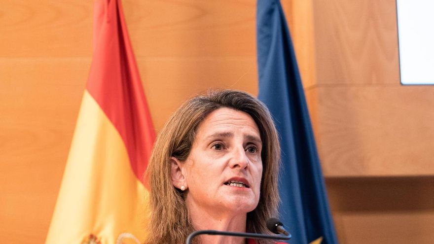 Archivo - La vicepresidenta y ministra para la Transición Ecológica y Reto Demográfico, Teresa Ribera, ofrece una rueda de prensa, en la sede del Ministerio, a 24 de abril de 2023, en Madrid (España). (Foto de archivo).