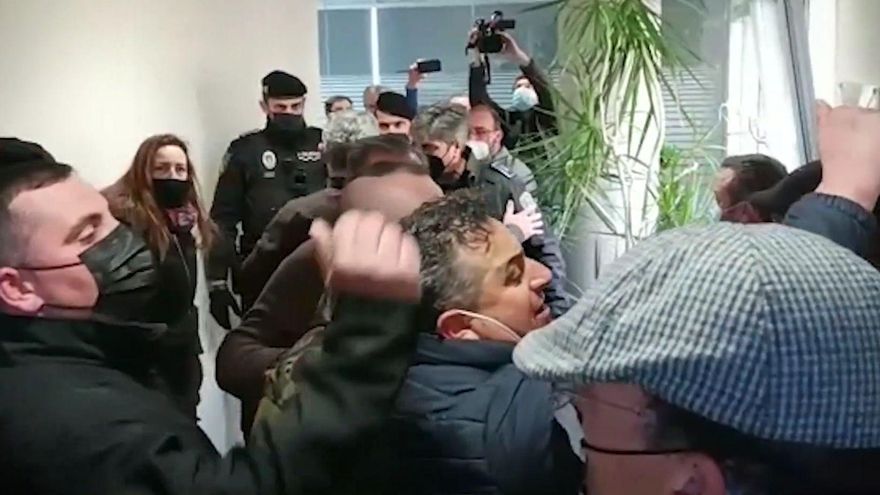 Miembros de PP y Vox justifican el asalto violento al pleno de Lorca: "El campo ha estallado contra los ataques del PSOE"