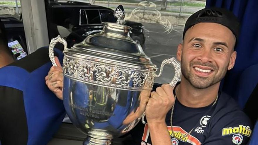 Lucas Trejo, en 2021 tras consagrarse como campeón de Venezuela con el Deportivo Táchira en diciembre de ese año.