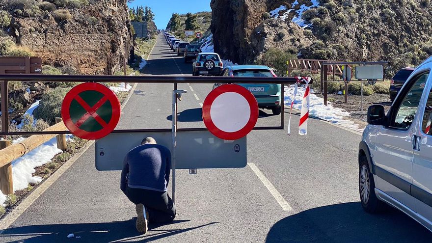 Afluencia de vehículos para subir al Teide a ver la nieve: este es el dispositivo en carreteras
