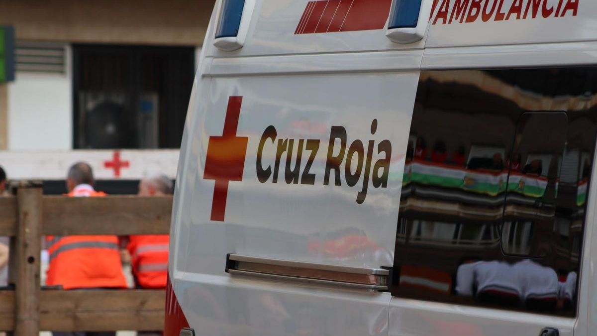 El estallido accidental de un cohete en Arnedo deja un herido y causa graves daños en un coche