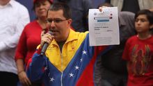 El canciller venezolano responde a Duque que en Colombia nace y opera el ELN