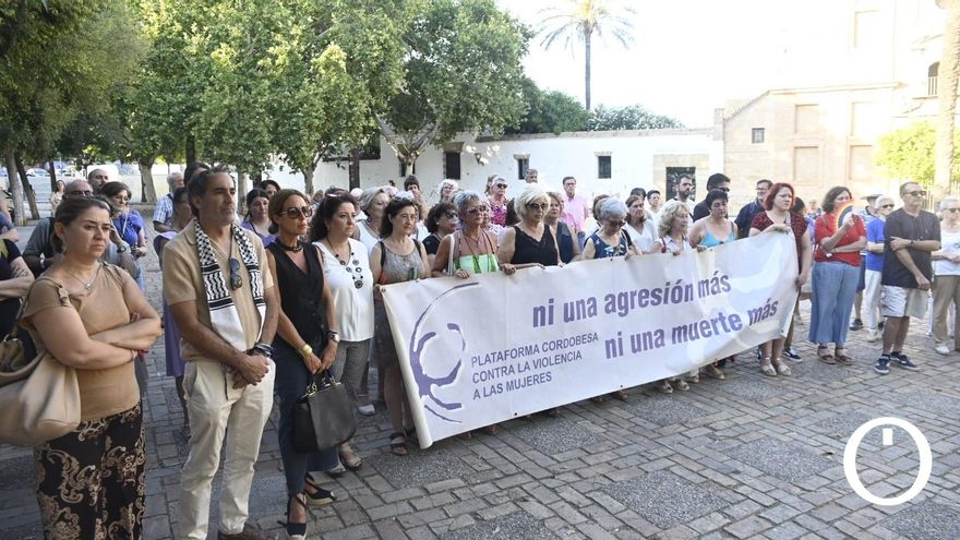 La plataforma contra la violencia a las mujeres se concentra en El Pocito en apoyo a la joven apuñalada