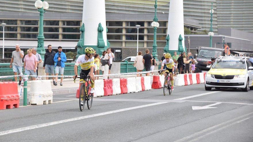 Los ultrafondistas Ziortza Villa y Julián Sanz a su llegada a Donostia
