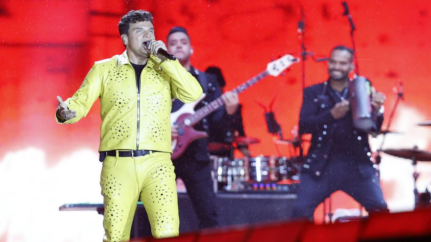 Silvestre Dangond vive una noche especial bajo la lluvia en Bogotá