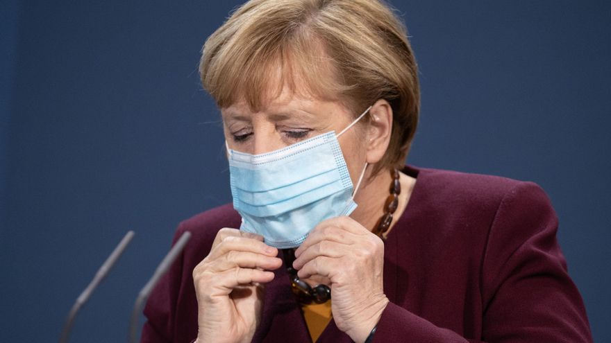 La canciller alemana Angela Merkel después de una videoconferencia de la Cumbre de la UE, en Berlín, Alemania. EFE/EPA/ANDREAS GORA