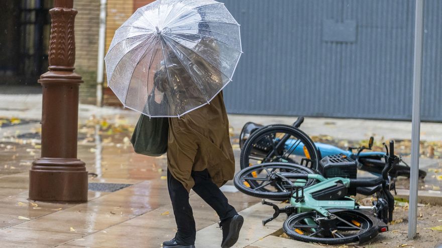Un herido y numerosas incidencias por las intensas lluvias en la provincia de Huelva