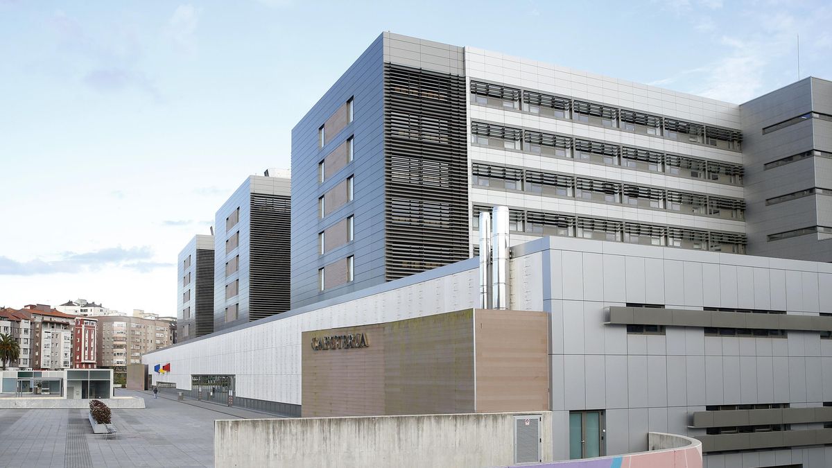 El seguimiento de la huelga médica ronda el 20% en Cantabria pero detiene 23 quirófanos en Valdecilla