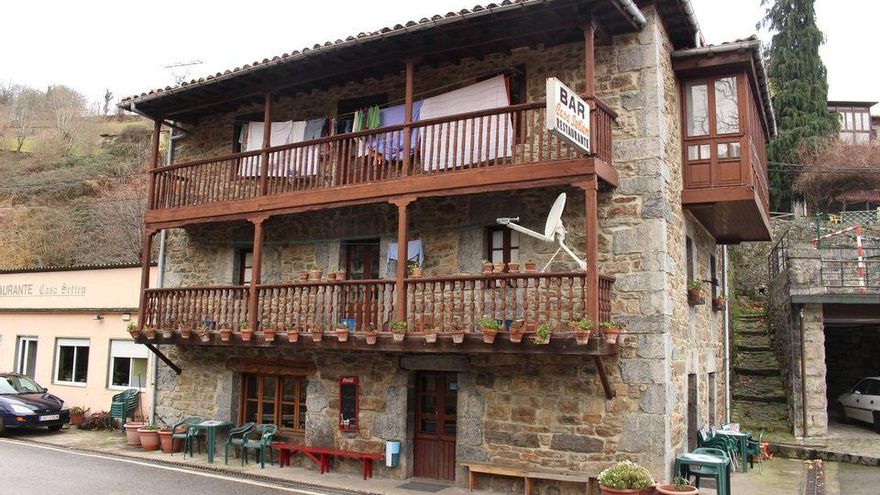 Denunciados los alcaldes de Villacarriedo y San Roque por "una comida de seis amigos en un restaurante"