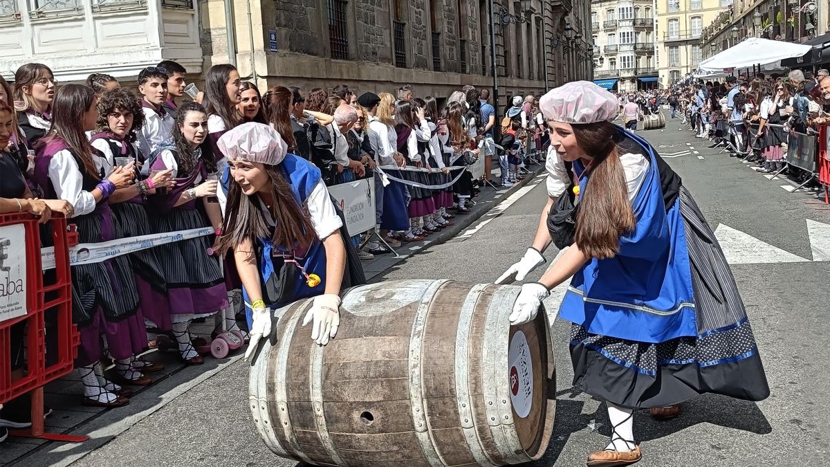 Vitoria pone a punto la maquinaria festiva y degusta el aperitivo de Santiago, siempre con sabor a ajo