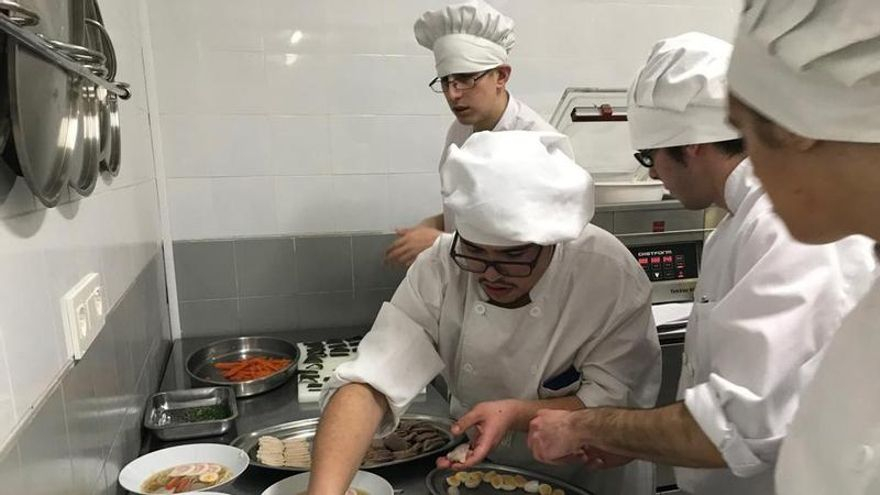 El 'futuro eclipsado' de la juventud en Castilla-La Mancha: más empleo pero sueldos que no dan para una vivienda