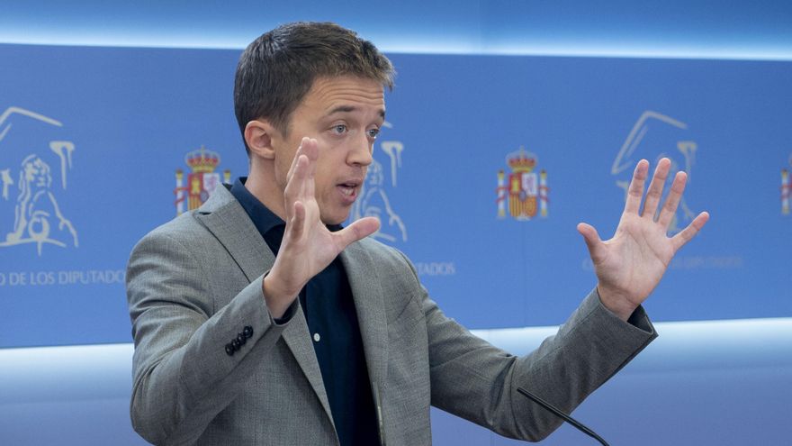 El líder de Más País, Íñigo Errejón, ofrece una rueda de prensa antes de participar en una reunión de la Junta de Portavoces en el Congreso de los Diputados, a 3 de noviembre de 2021, en Madrid, (España).