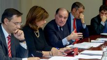 Tomás Villanueva, en el centro, en la constitución de la Comisión Ejecutiva del Consejo Financiero de Castilla y León.