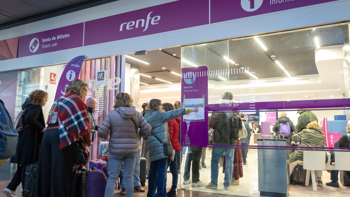 Renfe paraliza unas oposiciones con 5.000 candidatos por la filtración previa de parte del examen: "Es un sindiós"