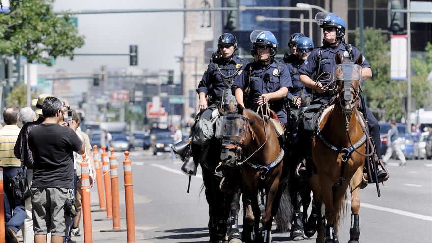 Otra ciudad de EE.UU. cancela los programas de ayuda a nuevos inmigrantes por falta de fondos