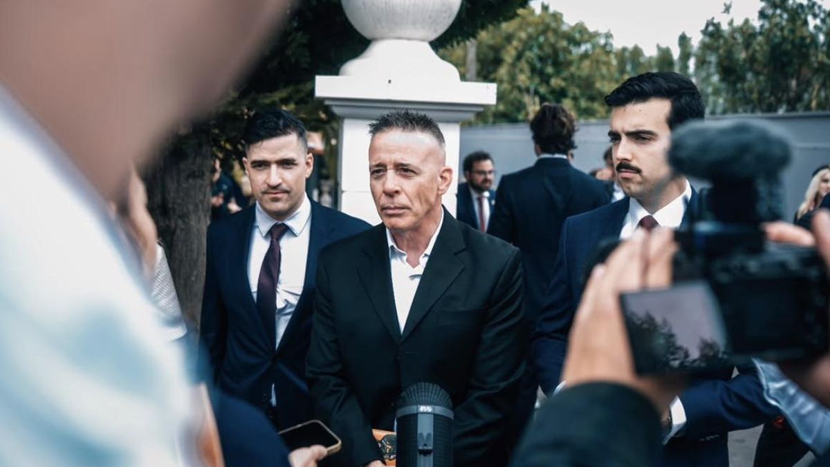 El excomandante del ICE Anthony Bovino junto a Alfonso Goçalves y Martin Sellner.