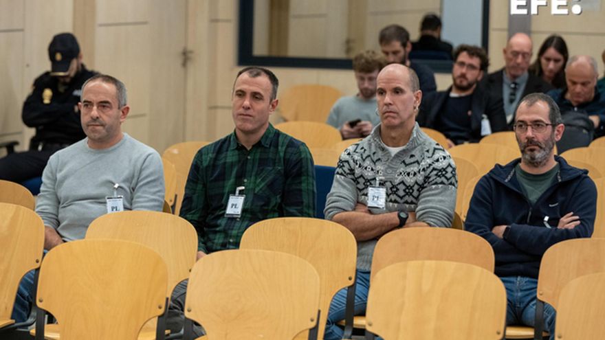 Cuatro miembros de ETA confiesan que intentaron matar a dos periodistas en Donostia cuando salían de casa con su hijo