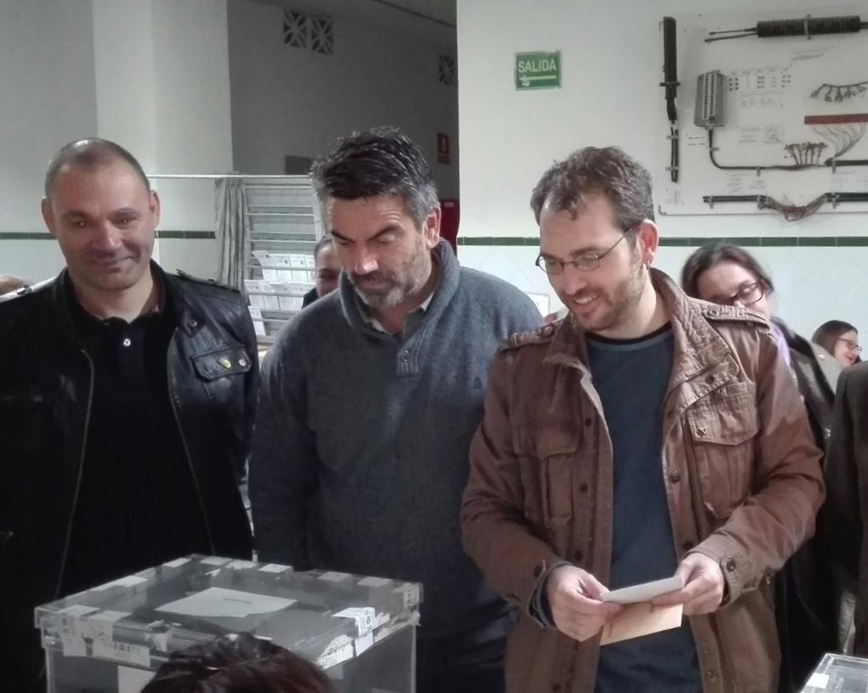 Valero (IU), convencido de que "nos va a ir muy bien" en estas elecciones y dice que Andalucía "se juega mucho"
