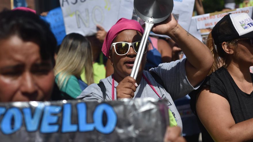 “Le tenemos que decir a los chicos que la comida se acabó”, la situación en los comedores comunitarios