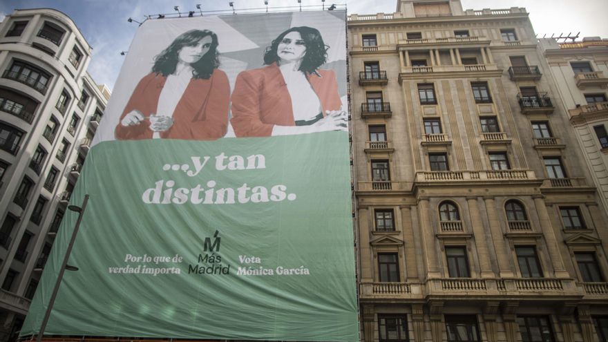 Más Madrid despliega una lona gigante en Gran Víac con Mónica García y Ayuso