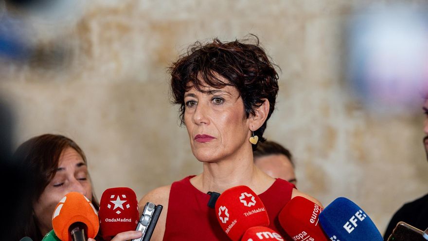 Migraciones denuncia una pancarta con simbología nazi contra los menores migrantes derivados a la Península