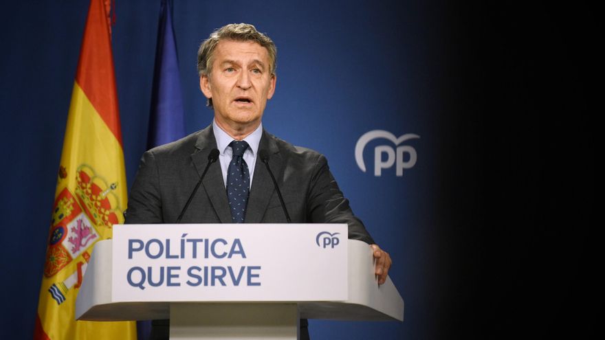 El presidente del Partido Popular, Alberto Núñez Feijóo, durante una rueda de prensa, en la sede del PP en Génova, a 12 de junio de 2025, en Madrid (España).