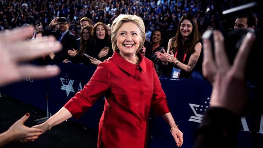 Clinton reitera su compromiso de aprobar una reforma migratoria íntegra en EE.UU.