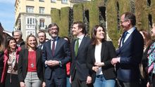 La plana mayor del PPvasco junto a Casado en un acto electoral en Vitoria.