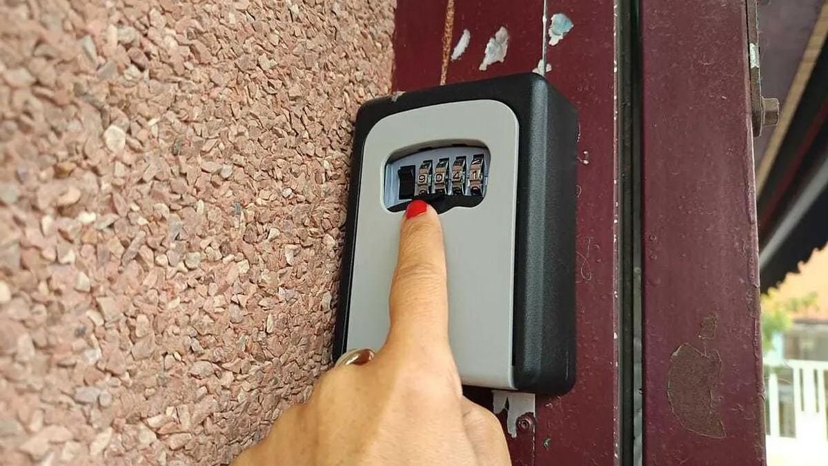 Un cajetín de llaves en un piso turístico.