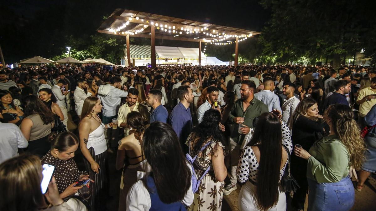 Ambiente nocturno de las Cruces de Mayo de la Quinta Angustia