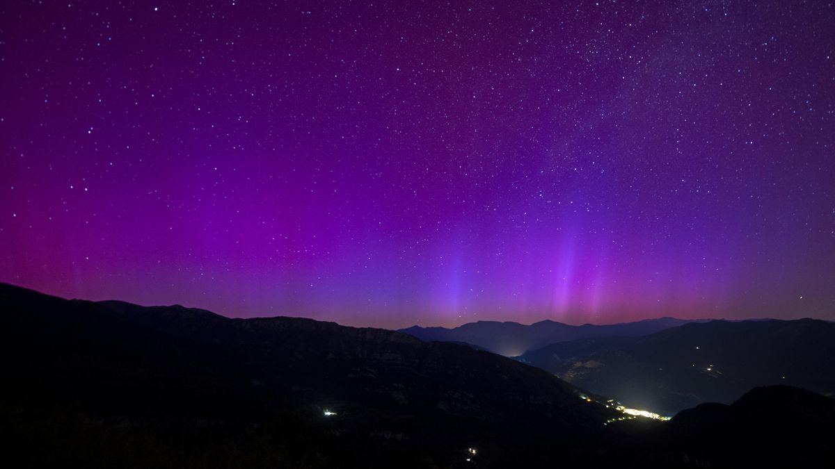 Aurora boreal desde el Mirador de la Figuerassa, a 10 de mayo de 2024, en Cercs, Barcelona, Catalunya (España)