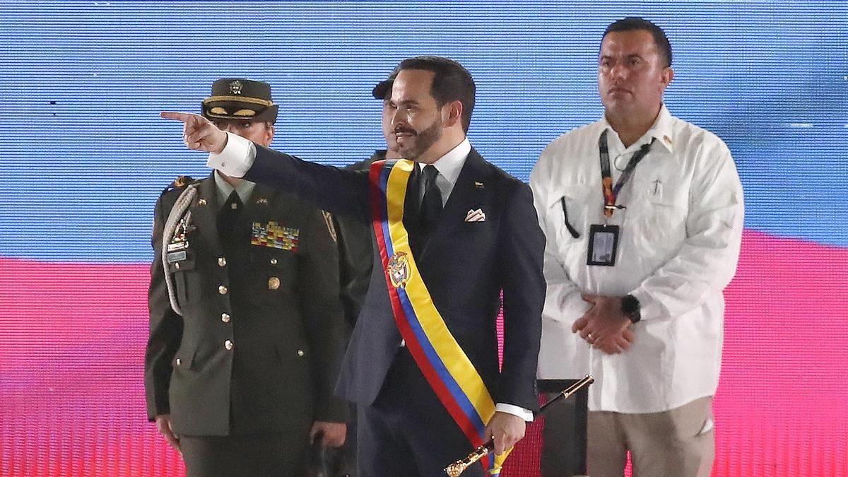 Abelardo de la Espriella jura como presidente de Colombia entre el fervor religioso y la liturgia de cuartel
