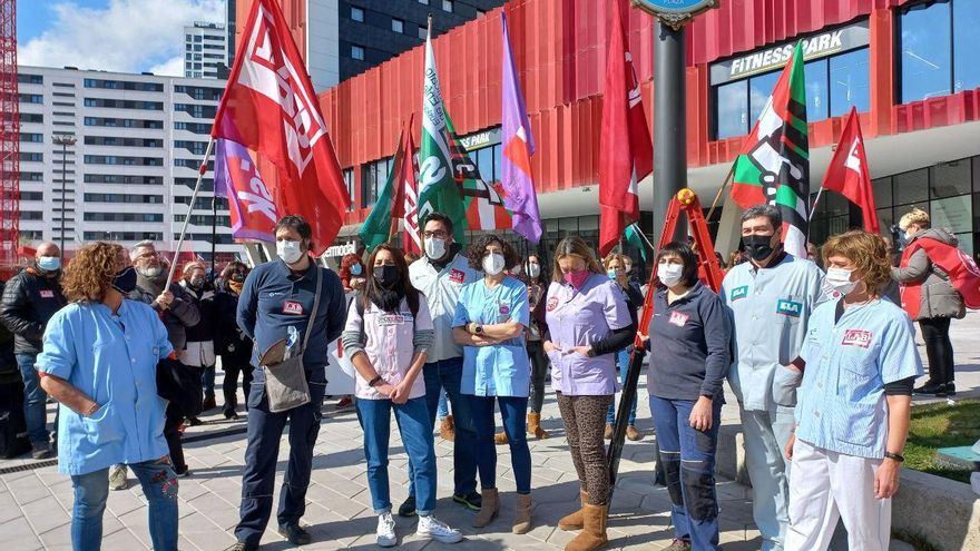 "Reinauguran" la Plaza de los Sanitarios de Bilbao con el nombre de Plaza de los Trabajadores de Osakidetza Olvidados