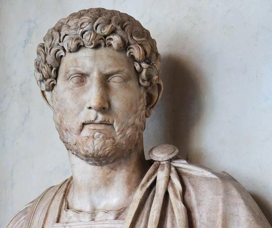 El emperador Adriano en un busto de la Galleria delli Uffizi en Florencia.