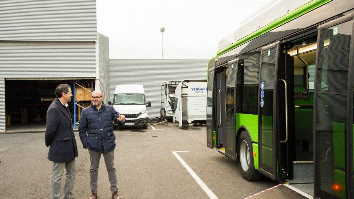 Aucorsa recibe los 15 nuevos autobuses híbridos que se incorporarán a su flota en 2026