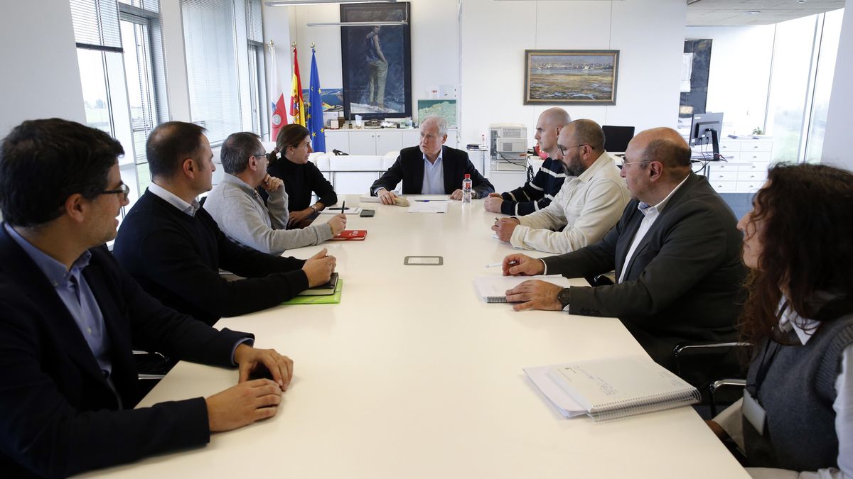 El Gobierno de Cantabria compromete su respaldo a los trabajadores de Solvay para minimizar los despidos