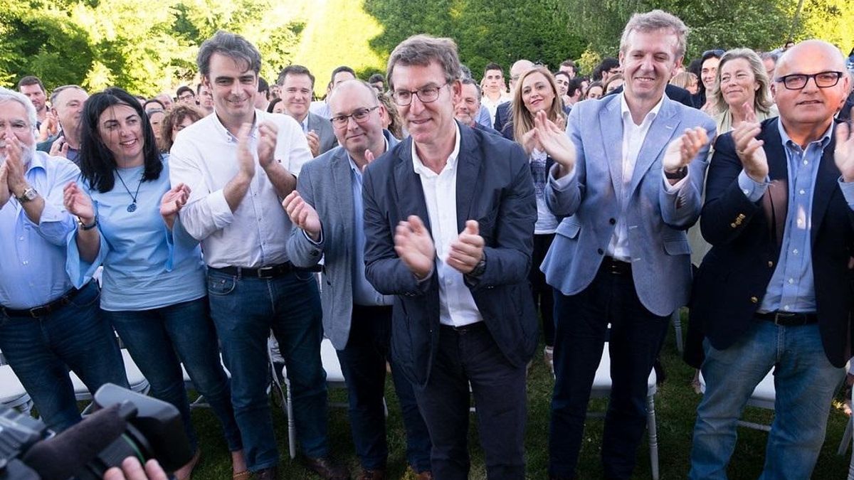 Feijóo y los cuatro presidentes provinciales del PPdeG.