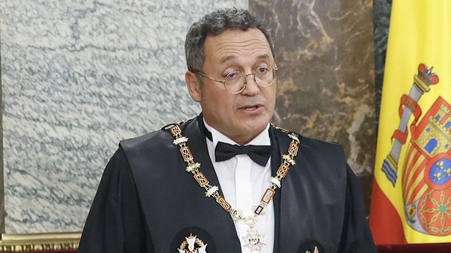 El rey Felipe VI (2i) junto al fiscal general del Estado,  Álvaro García Ortiz (2i), la  presidenta del Tribunal Supremo y el Consejo General del Poder Judicial (CGPJ), Isabel Perelló (3i), el magistrado Jacobo Barja de Quiroga López (i) y el ministro de Justicia Félix Bolaños (d) durante el tradicional acto de apertura del año judicial celebrado este viernes en el Tribunal Supremo en Madrid. EFE/Chema Moya POOL