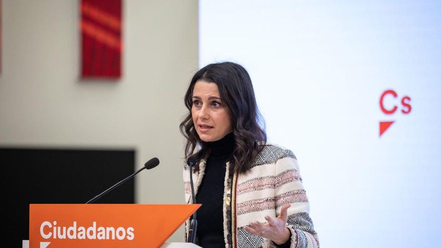 La presidenta de Ciudadanos, Inés Arrimadas, en rueda de prensa en la sede del partido.