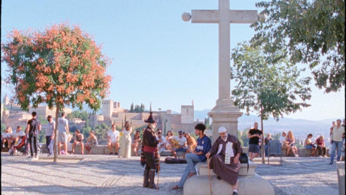 'Quién vio los templos caer': el film que aborda el problema de la vivienda en Granada con una poesía audiovisual