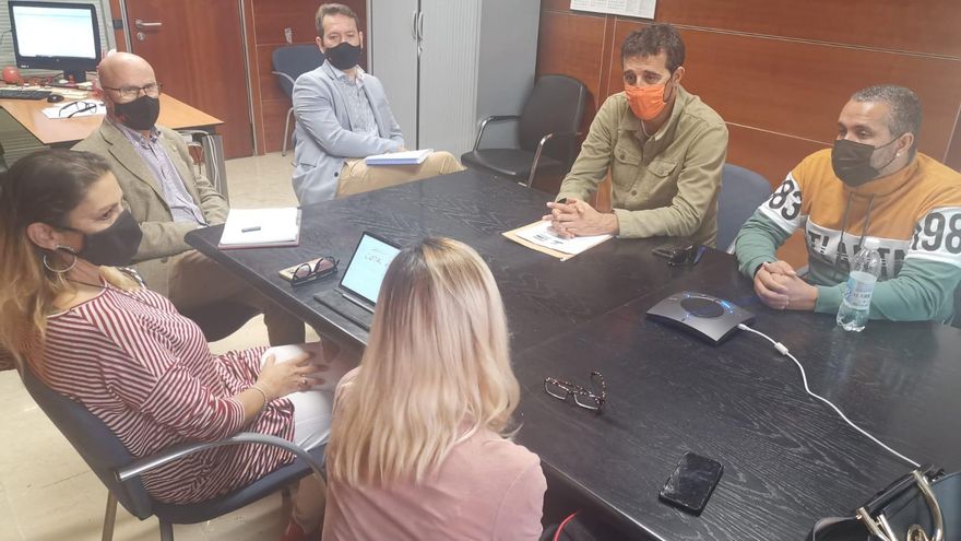 Hasta 130 familias al borde del desahucio en Tenerife denuncian su situación ante el Diputado del Común