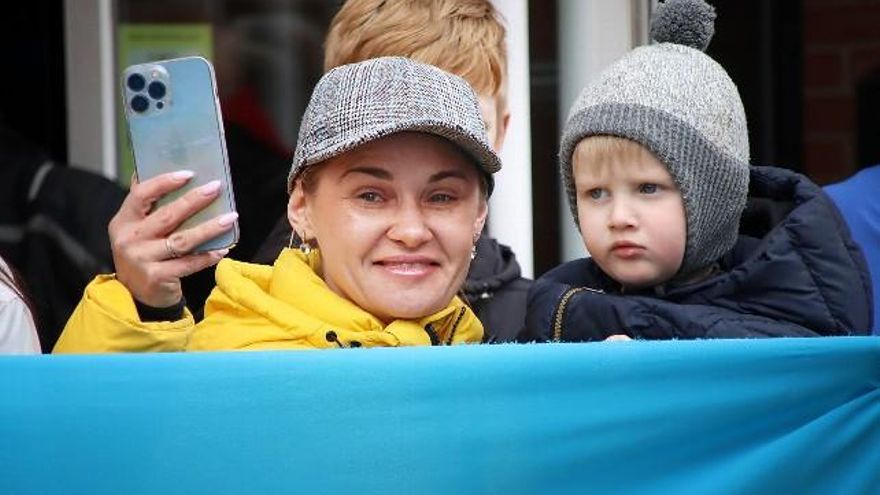 Un convoy solidario con el que colaboran varias empresas leonesas parte hacia la frontera de Eslovaquia y Ucrania. // Peio García / ICAL