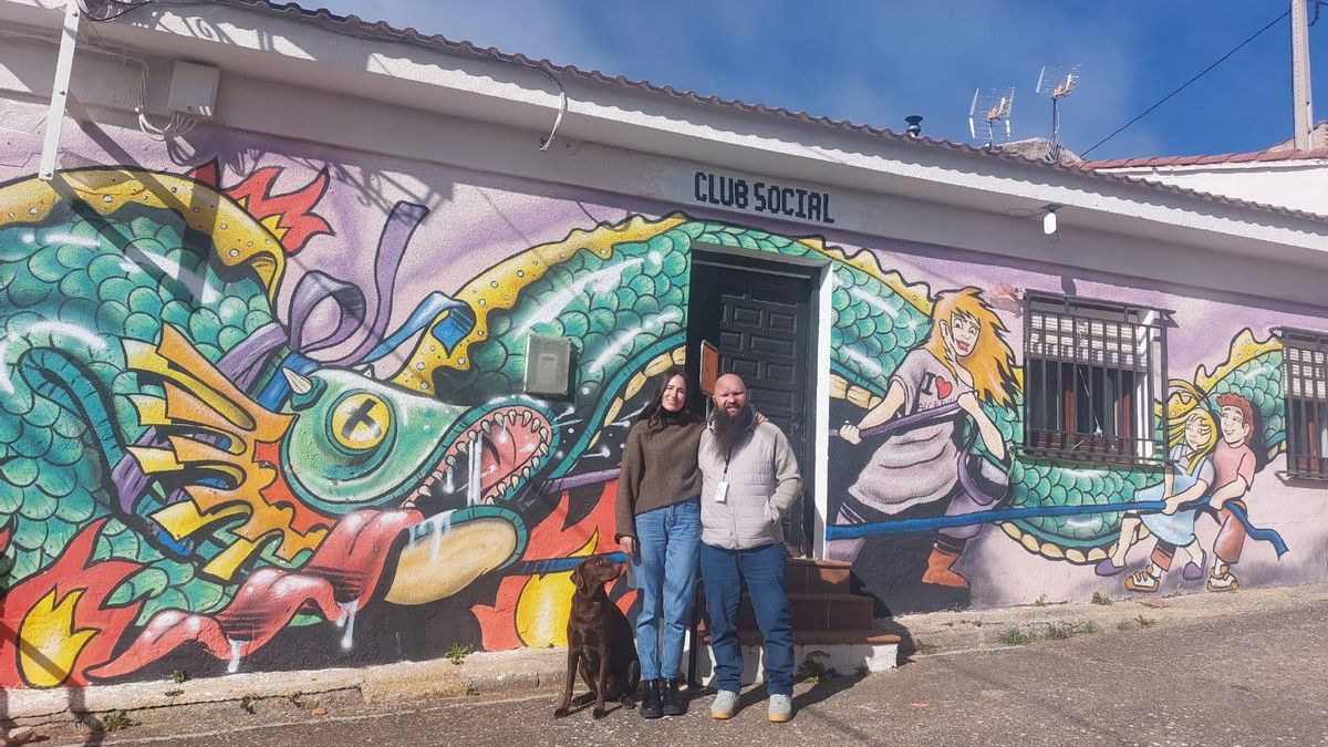 Fachada del centro social de Salcedillo