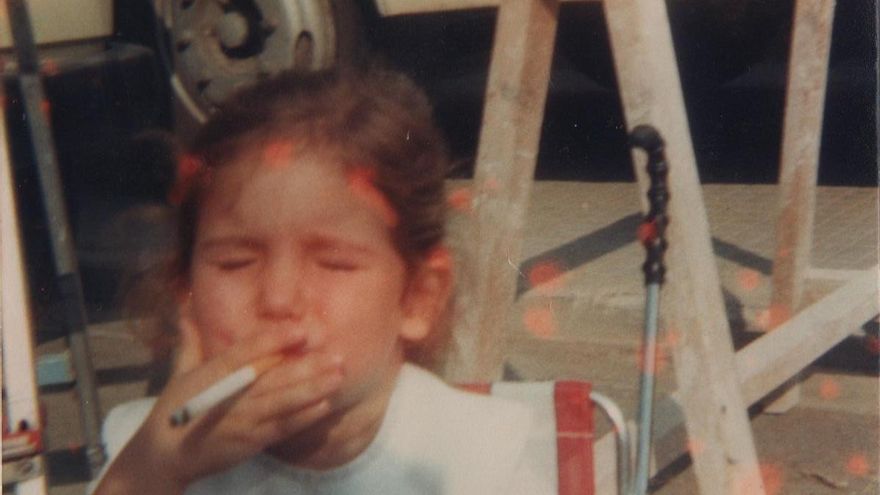 Foto de la autora durante su infancia.