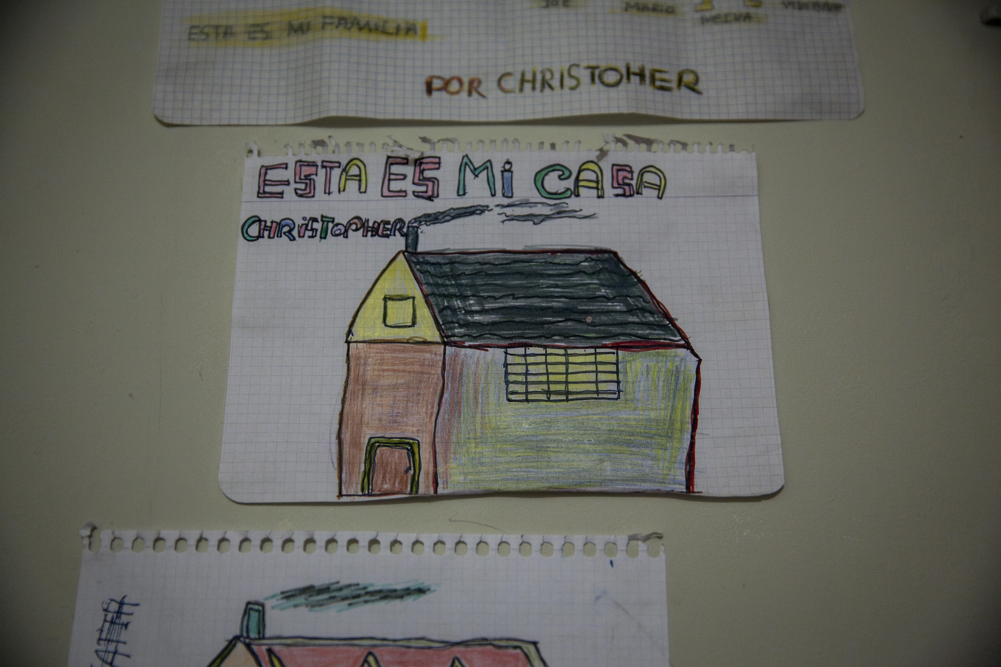 Dibujo hecho por Christopher, de 12 años, hijo de José Antonio, y que estaba colgado en la pared del piso donde vivían en el barrio de Vallecas la mañana prevista para su desahucio, el 9 de enero de 2015