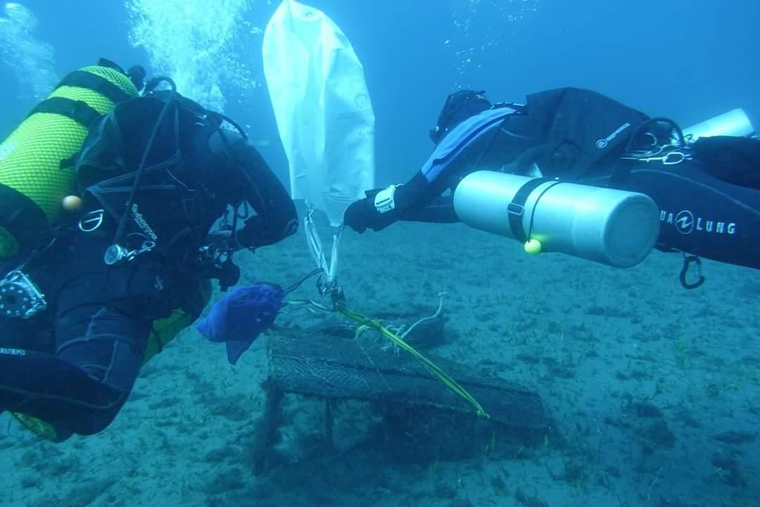 Recogida de residuos en la costa de El Porís